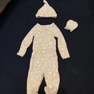 ***SOLD***Super cute 4 piece newborn outfit